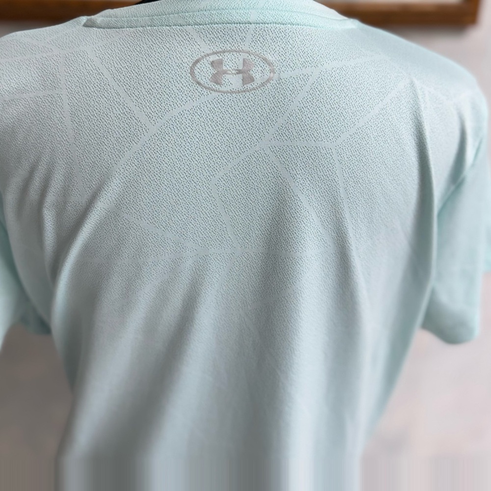Under Armour Women's Aqua V-Neck Tee - Picture 4 of 8